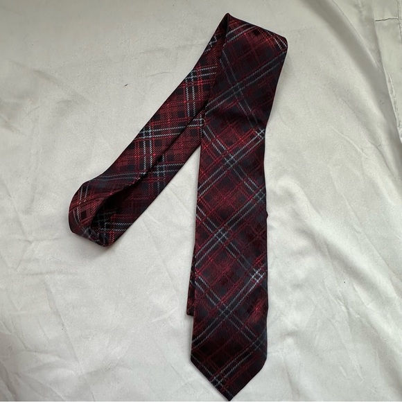 Pierre Cardin Classic Red Plaid Men's Tie - Picture 1 of 5